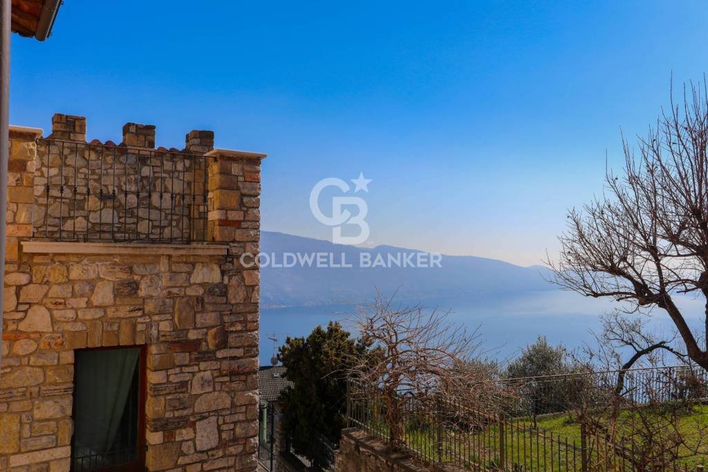 appartamento in vendita a Tignale in zona Gardola