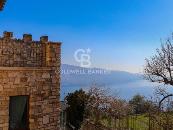 intera palazzina in vendita a Tignale in zona Gardola