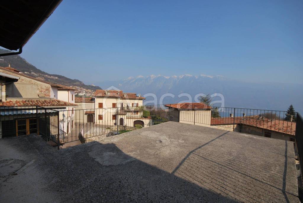 casa indipendente in vendita a Tignale in zona Aer