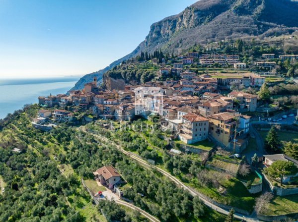casa indipendente in vendita a Tignale in zona Piovere
