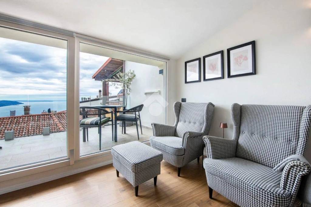 negozio in vendita a Tignale in zona Gardola