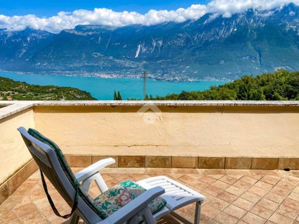 appartamento in vendita a Tignale in zona Prabione