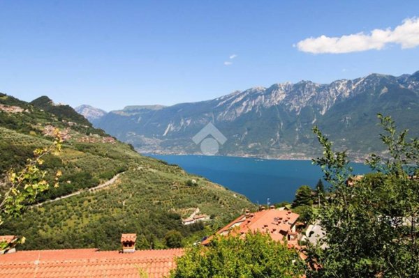 appartamento in vendita a Tignale in zona Piovere