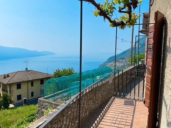 appartamento in vendita a Tignale in zona Gardola