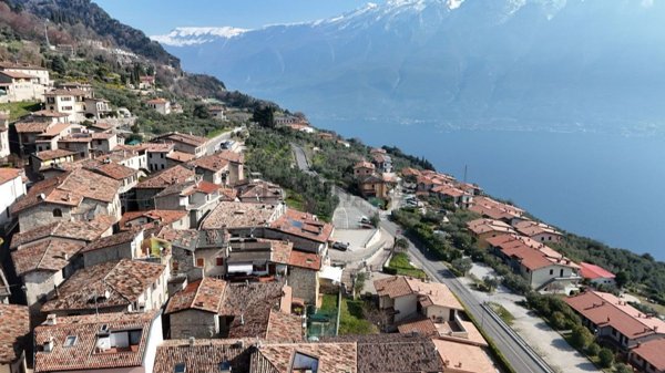 pentavano in vendita a Tignale in zona Oldesio
