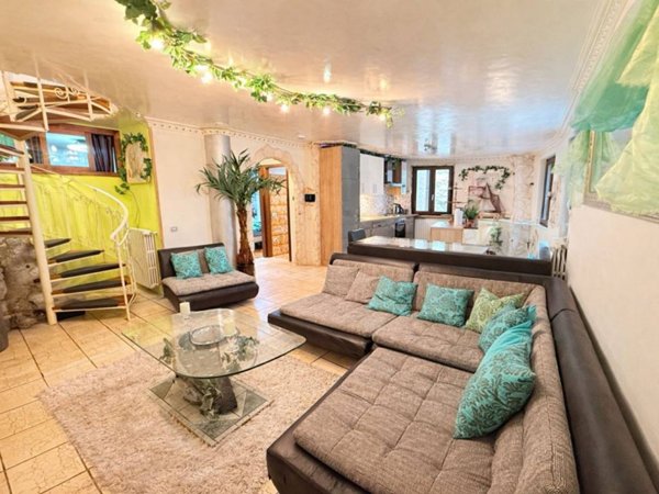 casa indipendente in vendita a Tignale in zona Piovere