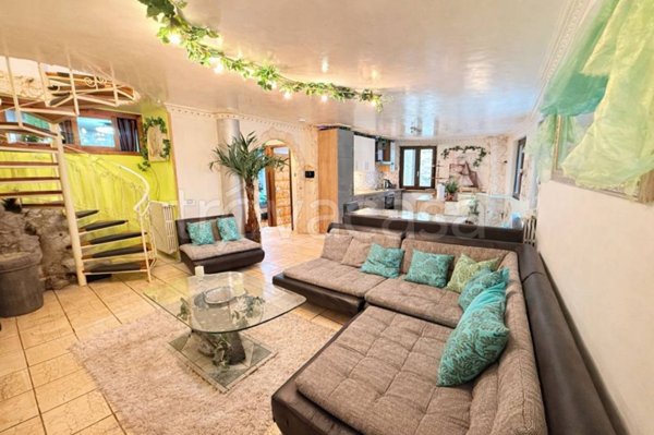 casa indipendente in vendita a Tignale in zona Piovere