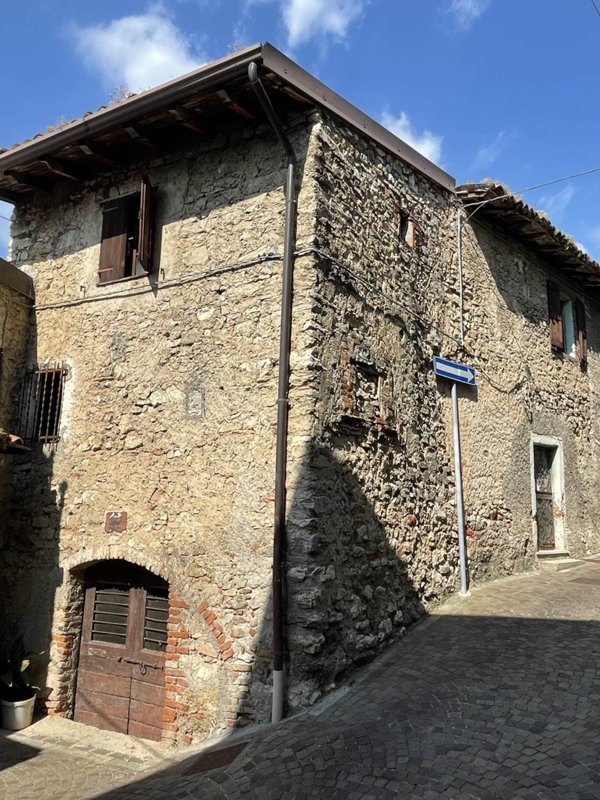 casa indipendente in vendita a Tignale