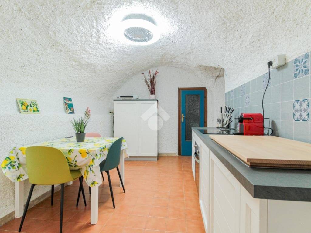 casa indipendente in vendita a Tignale in zona Gardola