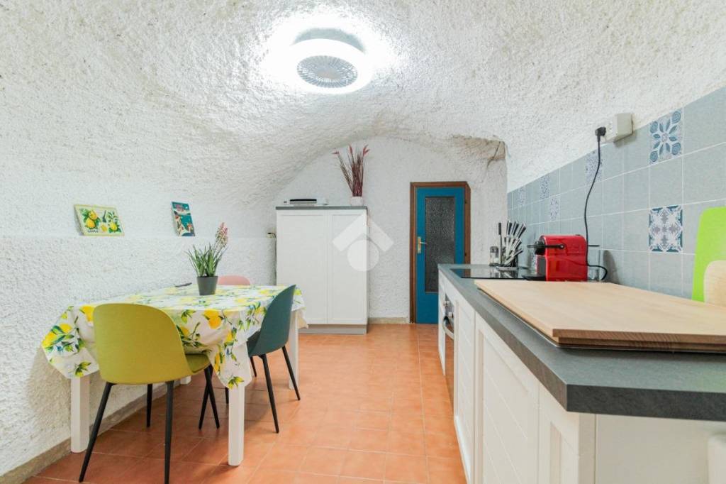 casa indipendente in vendita a Tignale in zona Gardola