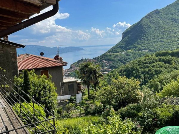 casa indipendente in vendita a Tignale in zona Aer