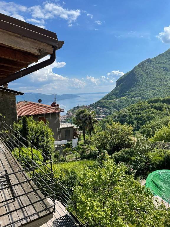 casa indipendente in vendita a Tignale in zona Aer