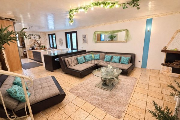 casa indipendente in vendita a Tignale in zona Piovere