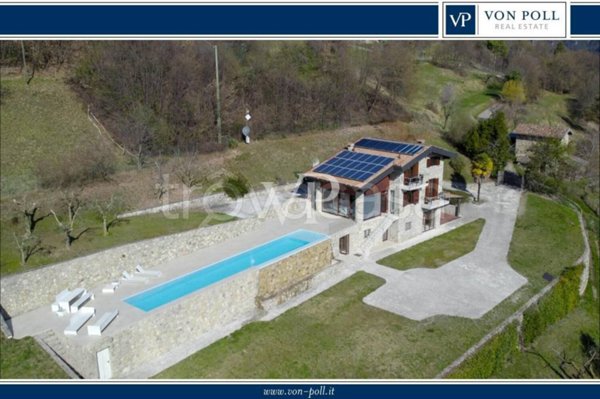 casa indipendente in vendita a Tignale