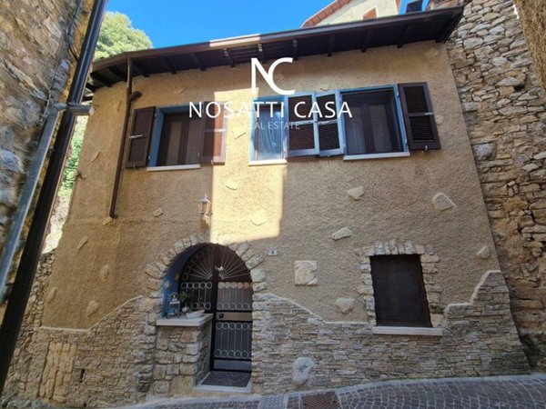 casa indipendente in vendita a Tignale in zona Piovere