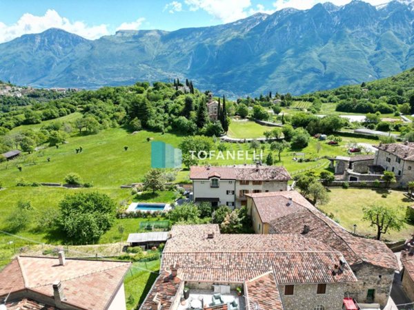 casa indipendente in vendita a Tignale in zona Prabione