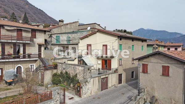 casa indipendente in vendita a Tignale in zona Prabione