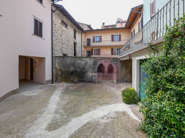 casa indipendente in vendita a Tignale in zona Gardola