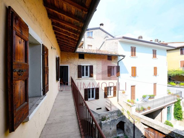 casa indipendente in vendita a Tignale in zona Gardola