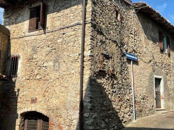 casa indipendente in vendita a Tignale in zona Castagneto