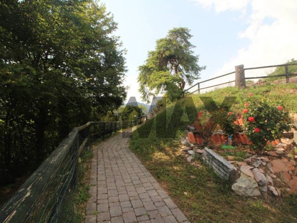 appartamento in vendita a Tignale in zona Castagneto