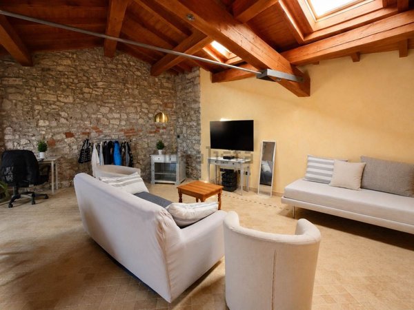 casa indipendente in vendita a Tignale in zona Piovere
