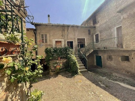casa indipendente in vendita a Tignale in zona Oldesio