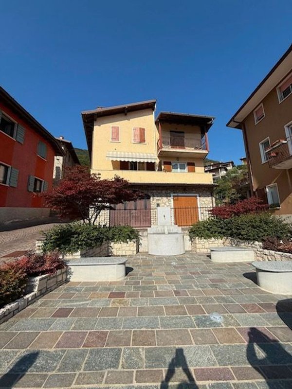 appartamento in vendita a Tignale in zona Prabione