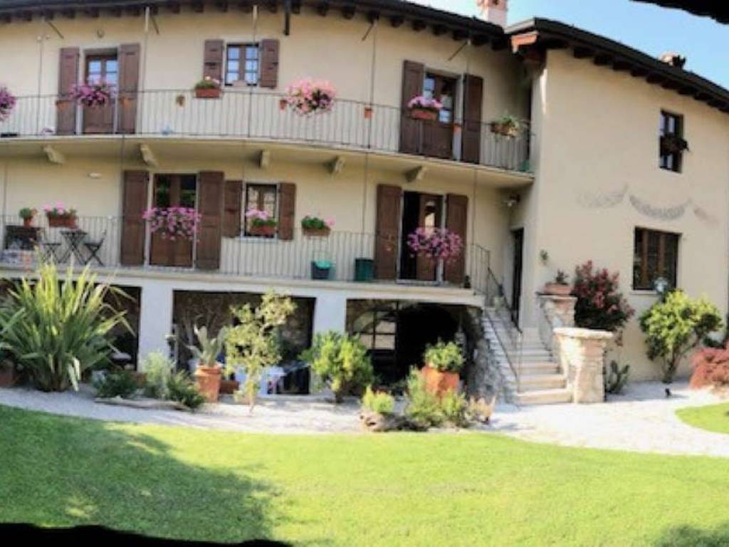 casa indipendente in vendita a Tignale in zona Prabione