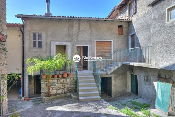 casa indipendente in vendita a Tignale in zona Oldesio