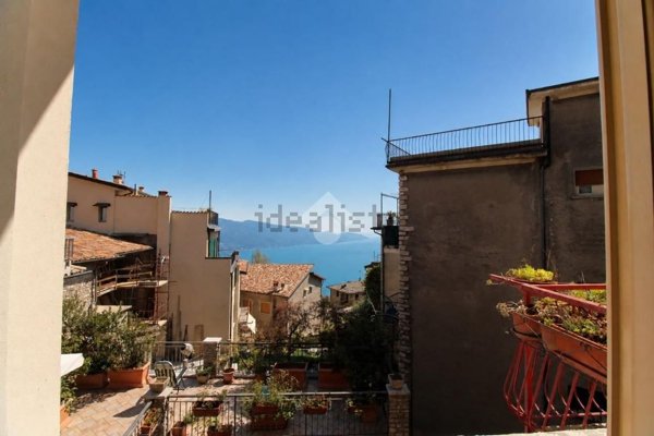 appartamento in vendita a Tignale in zona Gardola