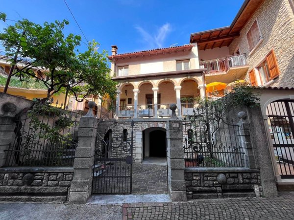 casa indipendente in vendita a Tignale in zona Gardola