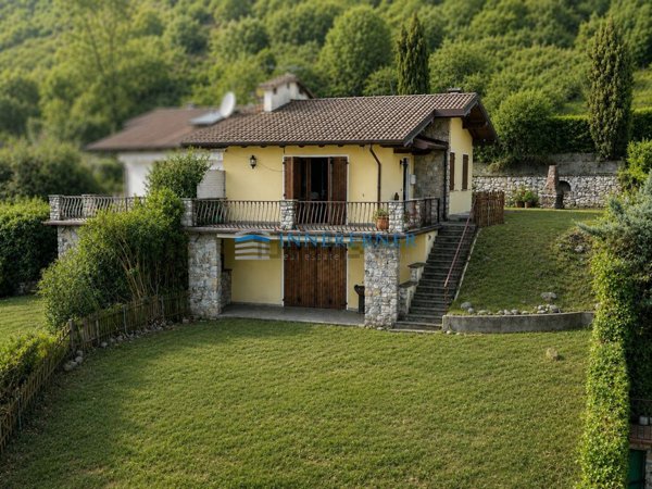 casa indipendente in vendita a Tignale in zona Gardola