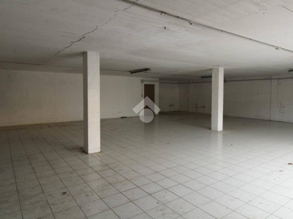 locale commerciale in vendita a Torbole Casaglia