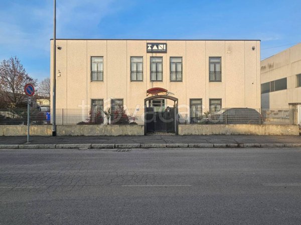 locale commerciale in vendita a Torbole Casaglia