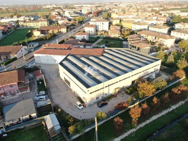 locale commerciale in vendita a Torbole Casaglia