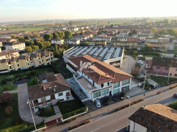 negozio in vendita a Torbole Casaglia