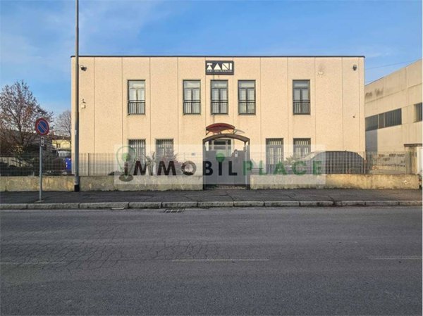 locale commerciale in vendita a Torbole Casaglia