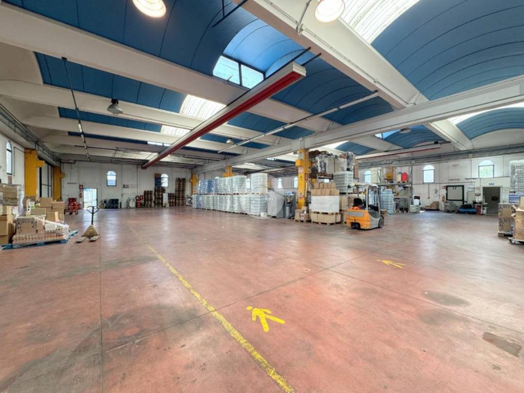 locale commerciale in vendita a Torbole Casaglia