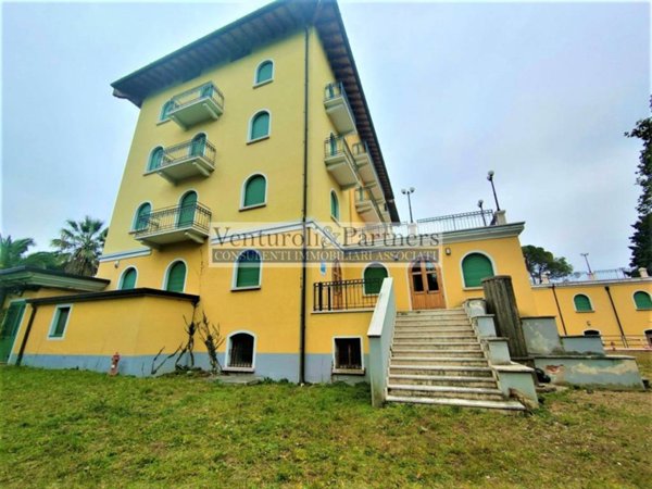 intera palazzina in vendita a Toscolano-Maderno
