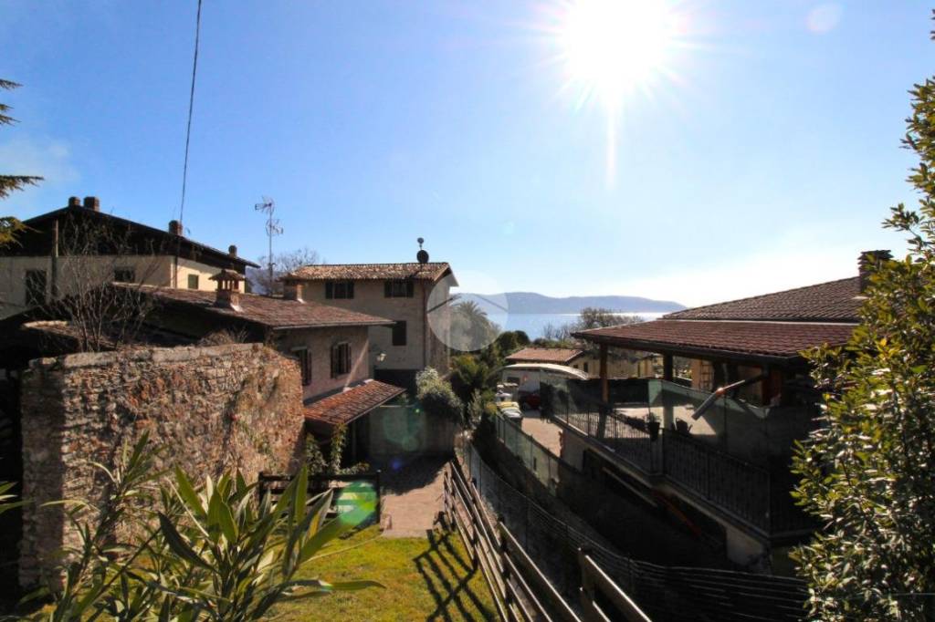 casa indipendente in vendita a Toscolano-Maderno in zona Roina