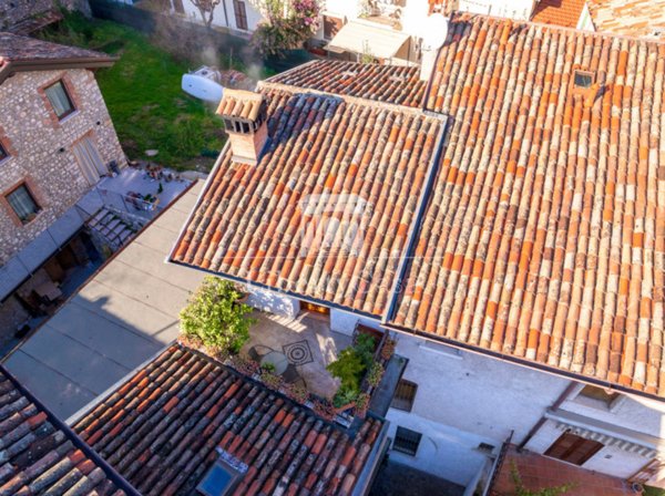 casa indipendente in vendita a Toscolano-Maderno in zona Maderno