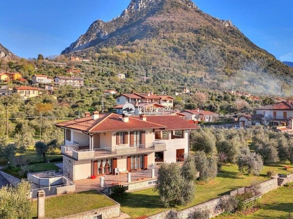casa indipendente in vendita a Toscolano-Maderno in zona Gaino