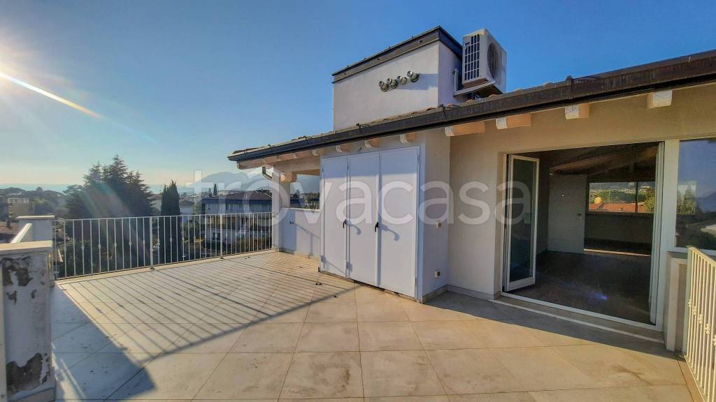 casa indipendente in vendita a Toscolano-Maderno