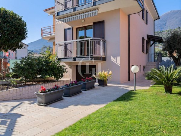 casa indipendente in vendita a Toscolano-Maderno