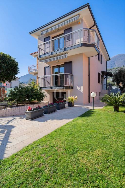 casa indipendente in vendita a Toscolano-Maderno