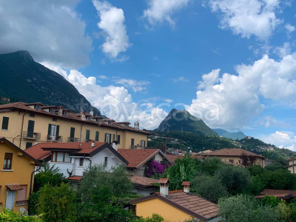 casa indipendente in vendita a Toscolano-Maderno
