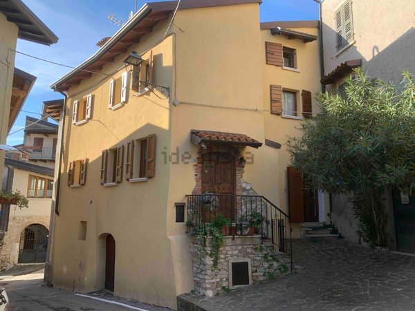casa indipendente in vendita a Toscolano-Maderno in zona Gaino
