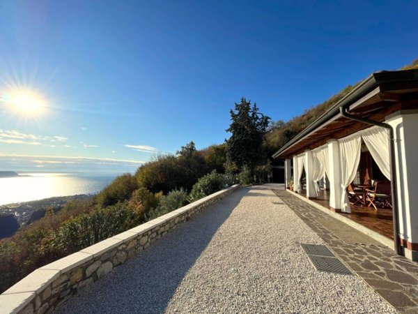 casa indipendente in vendita a Toscolano-Maderno in zona Maderno