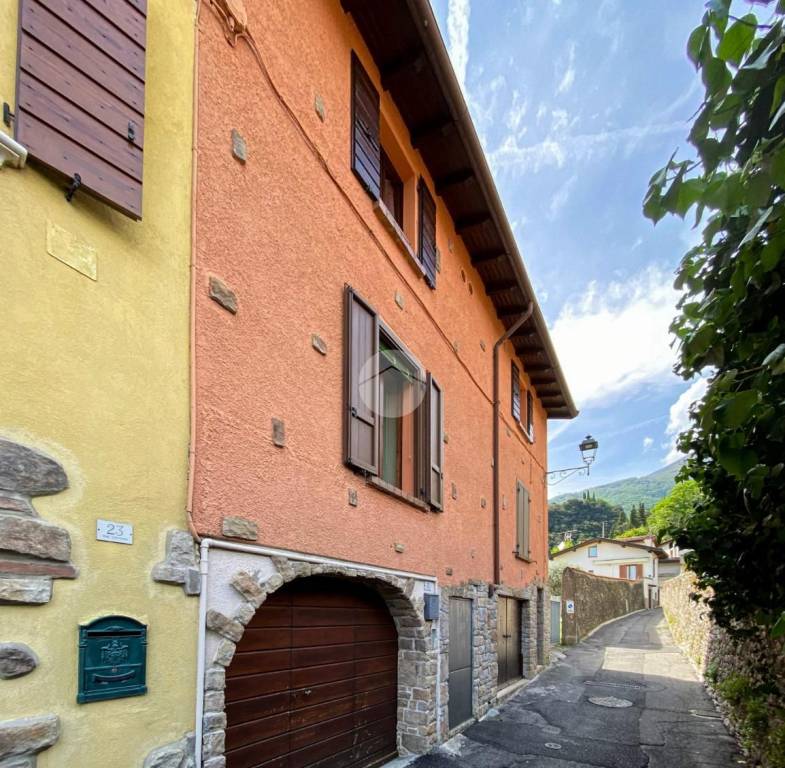 casa indipendente in vendita a Toscolano-Maderno in zona Toscolano